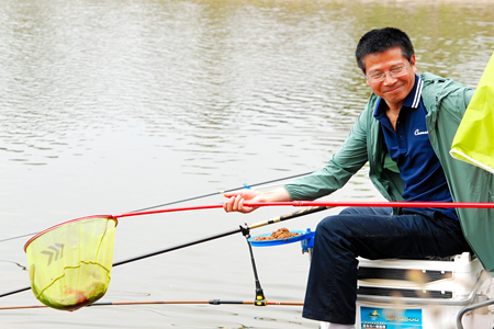 钓鱼选手12（收获的喜悦）_副本